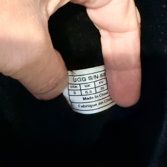 UGGS black Bailey single button size 8, EUC - Picture 6 of 6